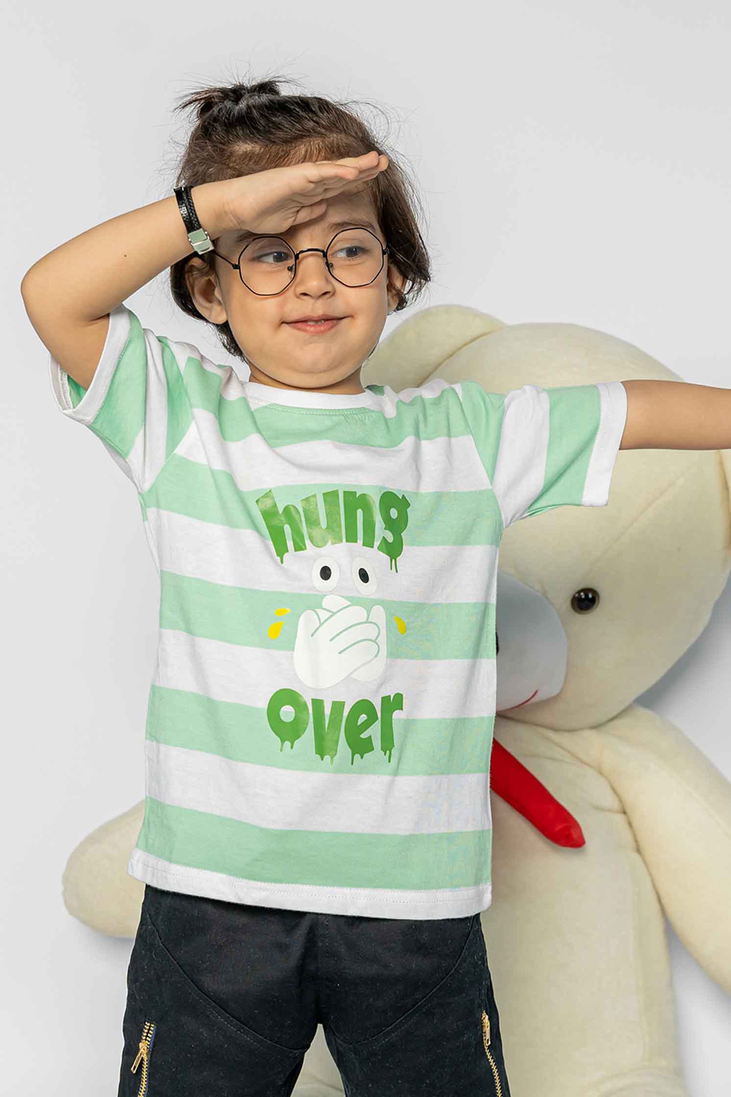 KID'S T-SHIRT WHITE AND GREEN WITH "HUNG OVER" PRINTING