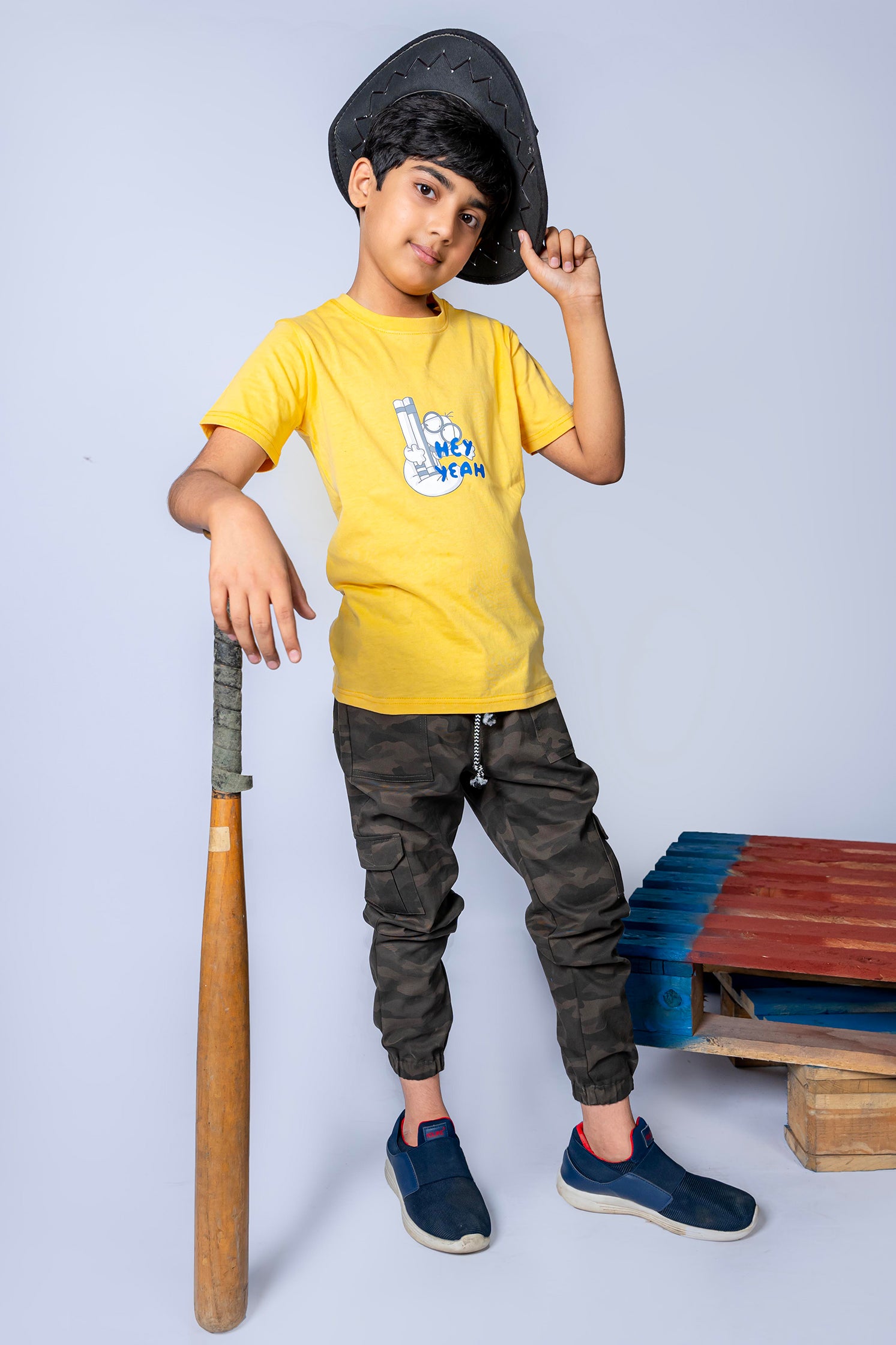 BOY'S T-SHIRT MUSTARD WITH "HEY YEAH" PRINTING