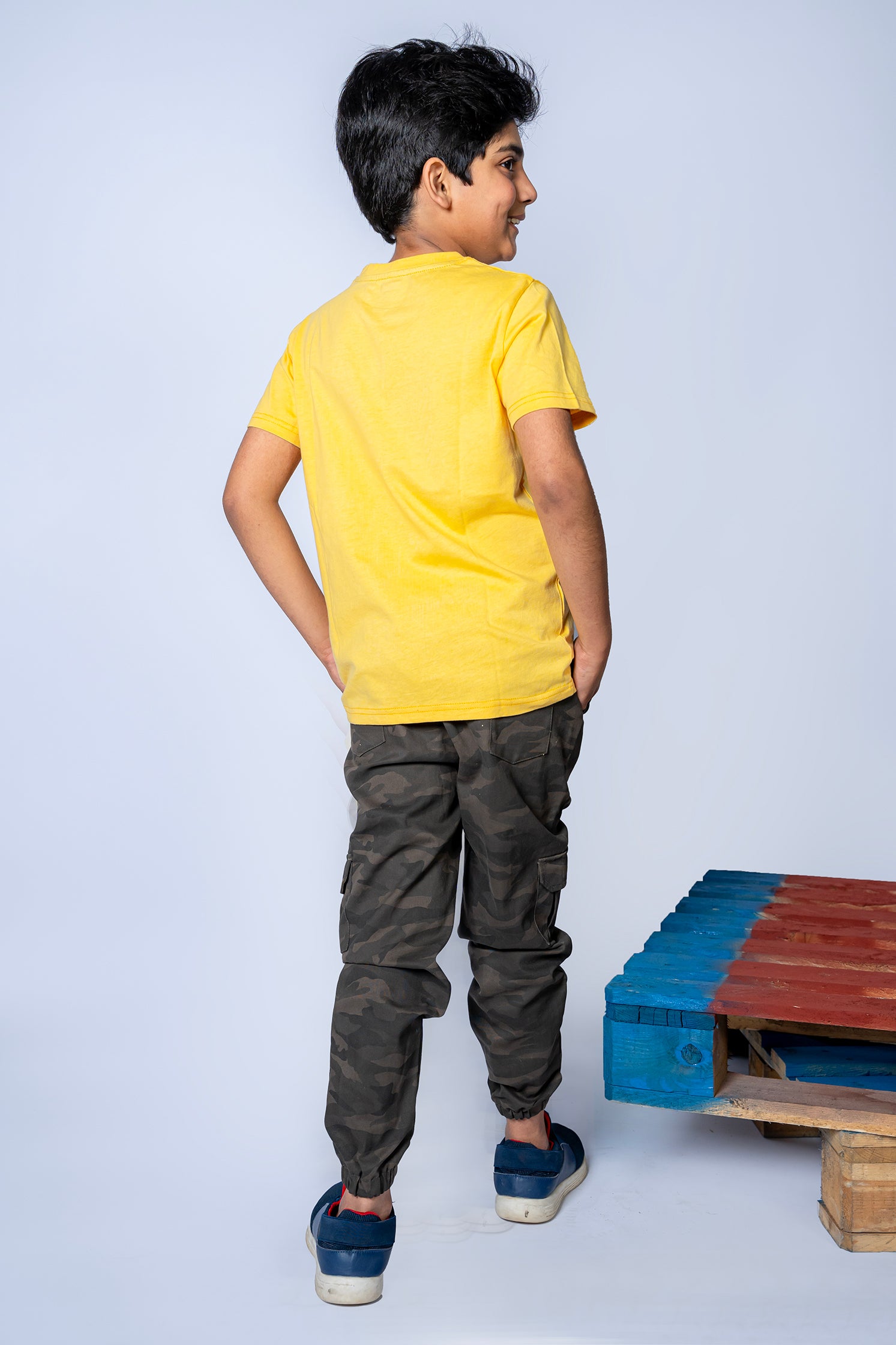 BOYS T-SHIRT MUSTARD WITH FRONT "HEY YEAH" PRINTING