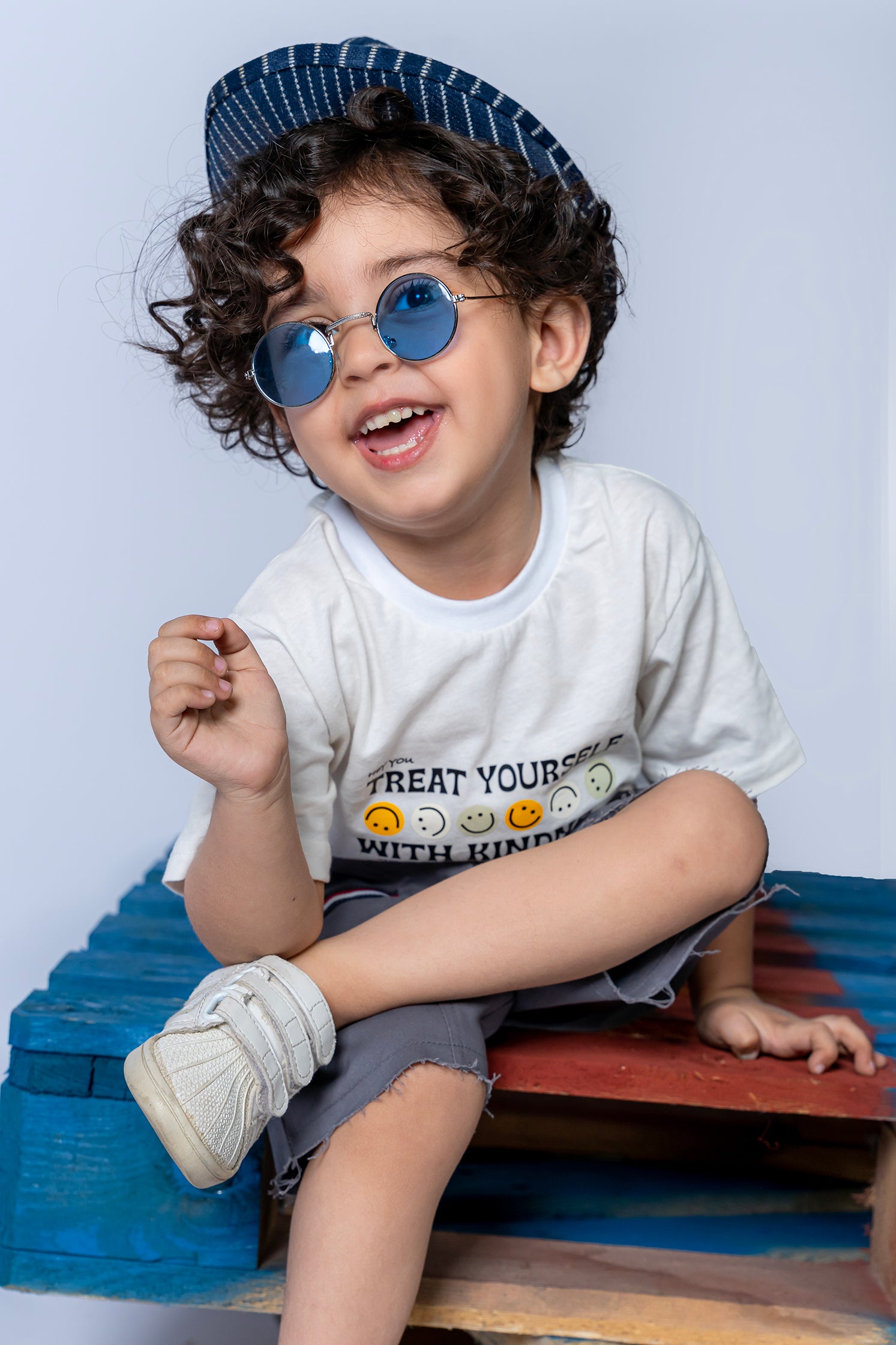 KID'S T-SHIRT WHITE WITH "TREAT YOURSELF" PRINTING