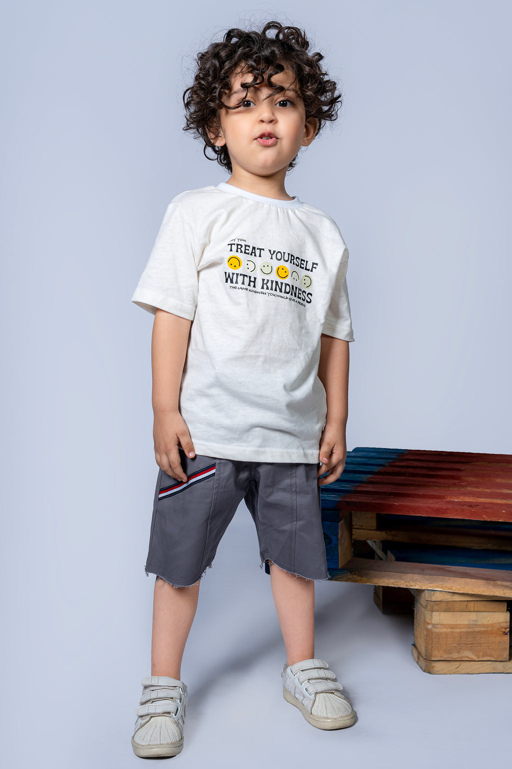 KID'S T-SHIRT WHITE WITH "TREAT YOURSELF" PRINTING