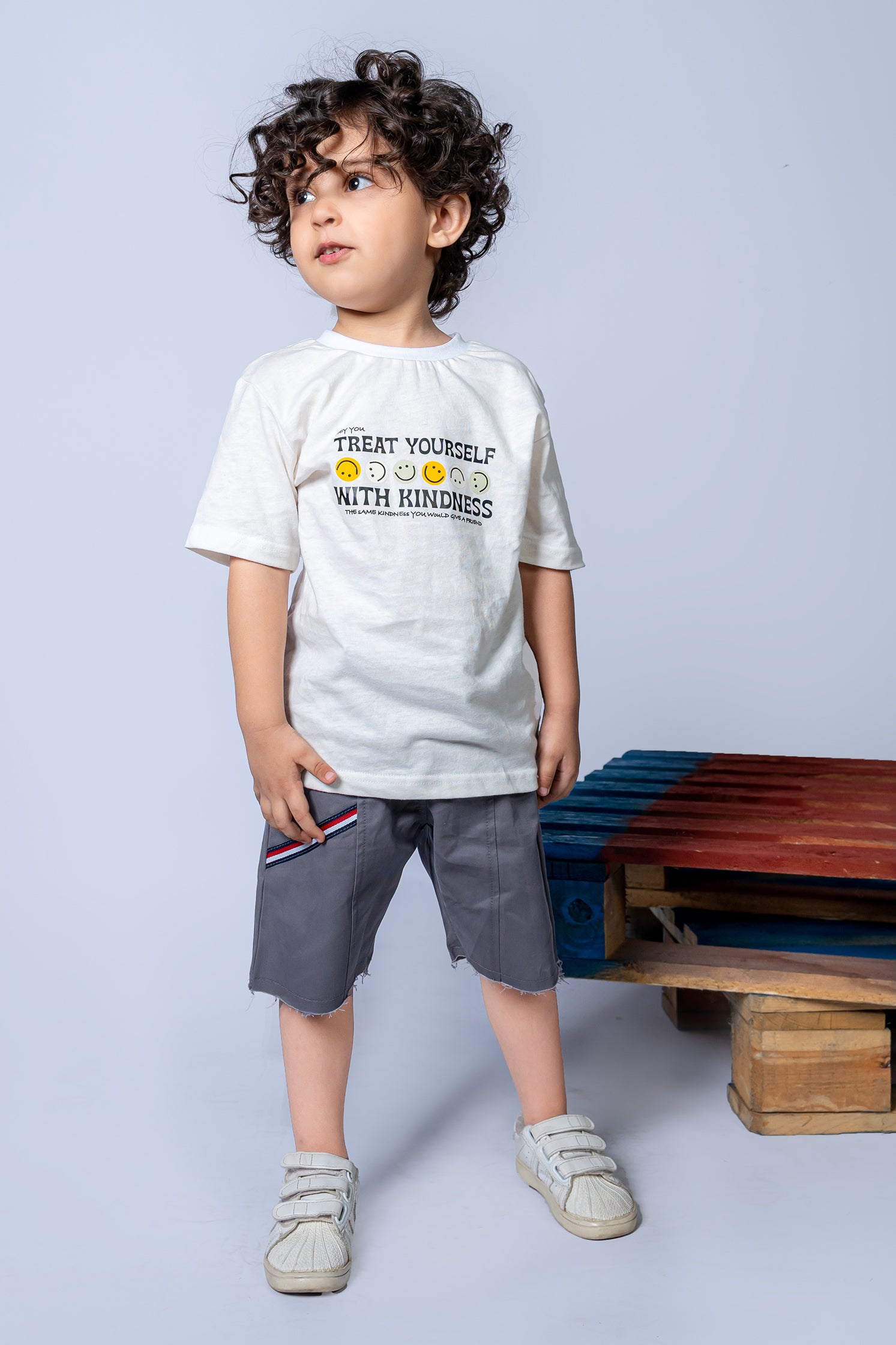 KID'S T-SHIRT WHITE WITH "TREAT YOURSELF" PRINTING