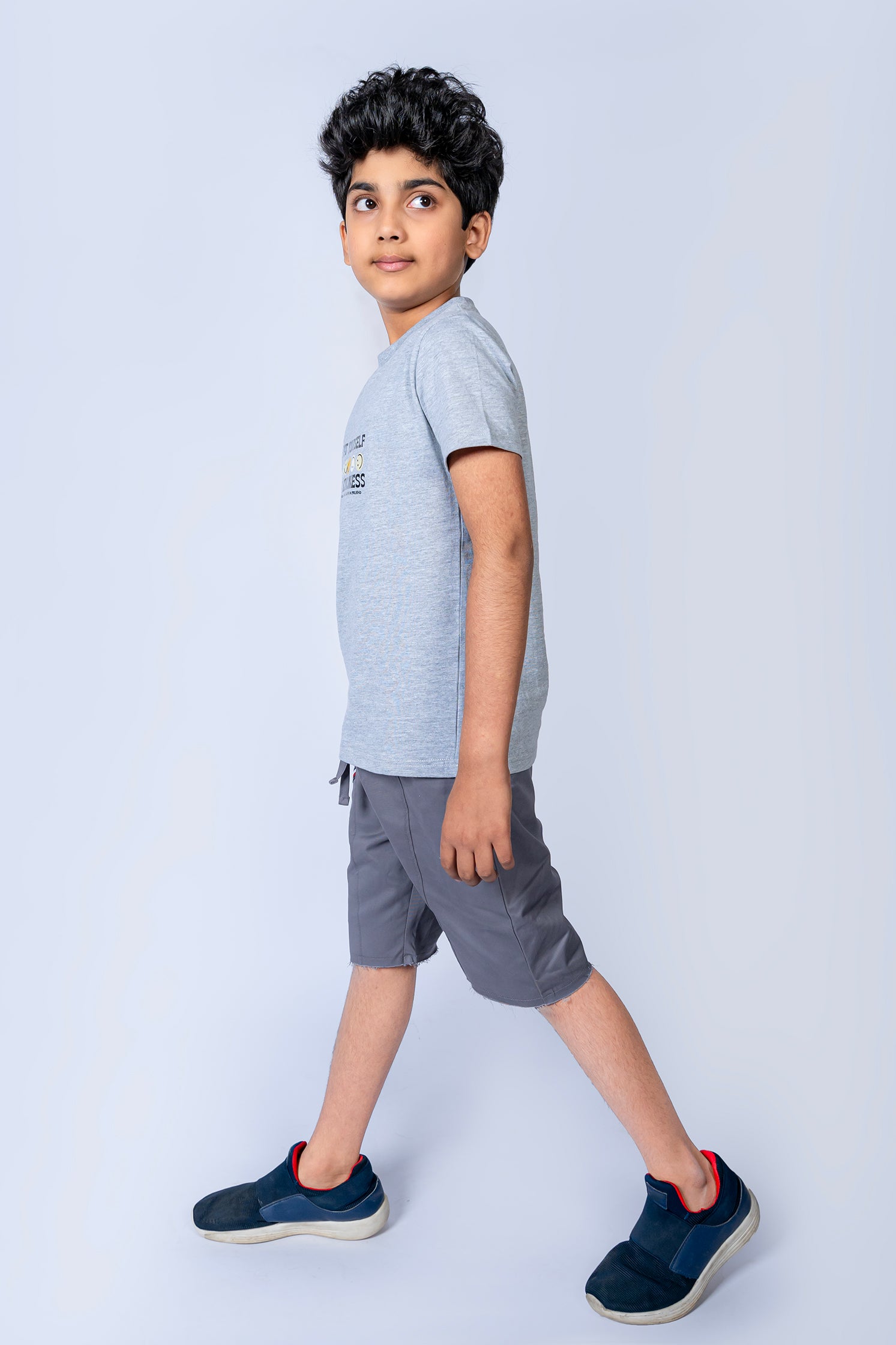 BOY'S T-SHIRT GRAY WITH "TREAT YOURSELF" PRINTING