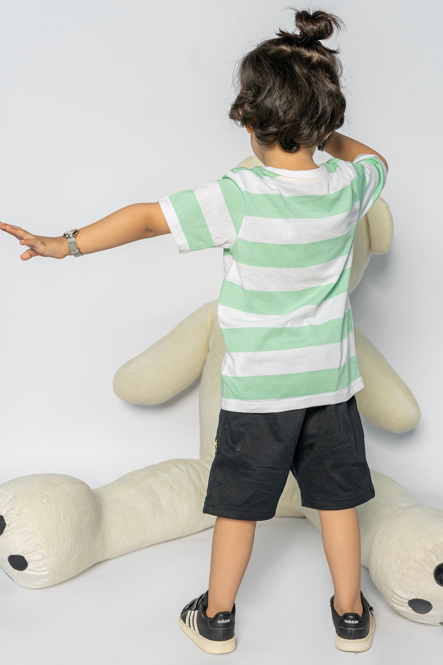 KID'S T-SHIRT WHITE AND GREEN WITH "HUNG OVER" PRINTING