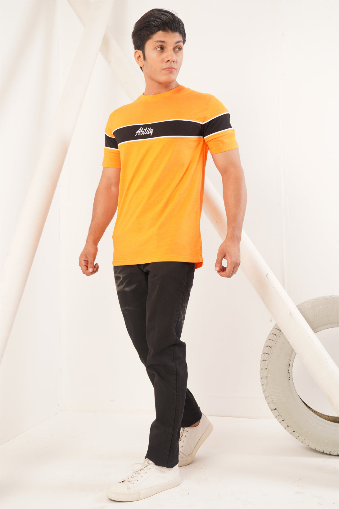 ORANGE STRIPPED TEE WITH CENTER PUNCH OF PRINT
