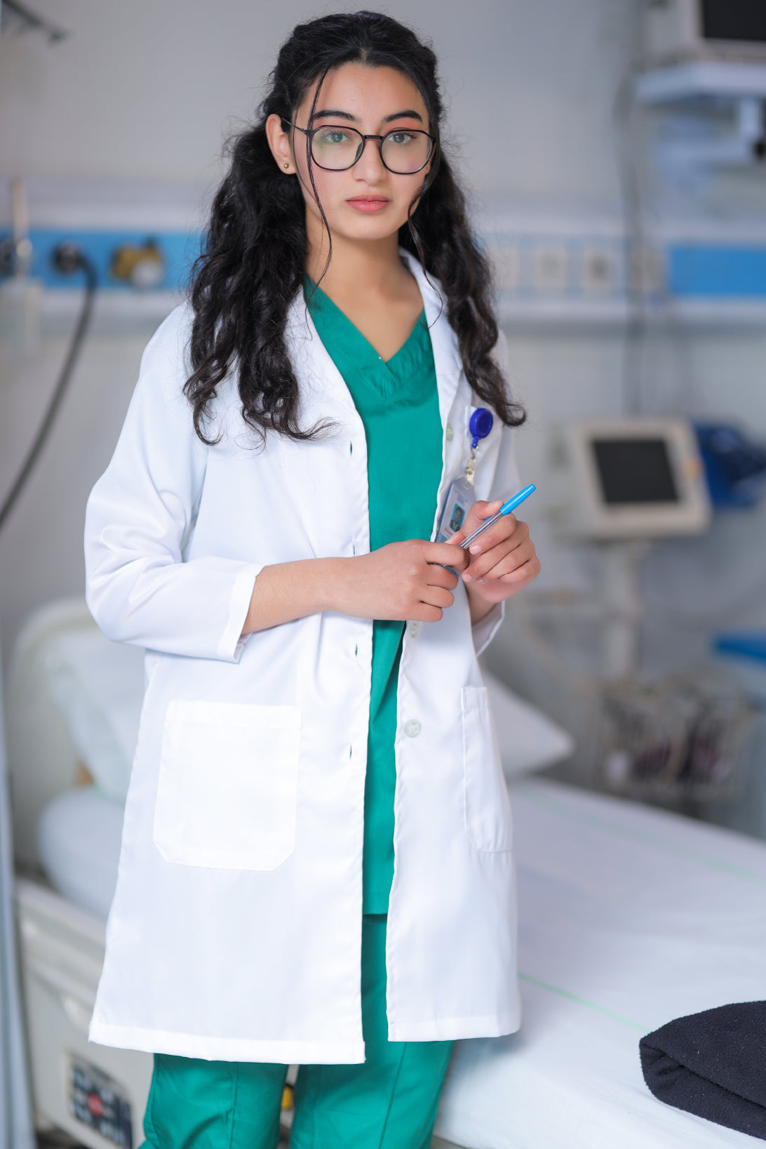 PROFESSIONAL FEMALE HOUSTON LAB COAT