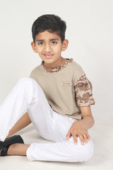 Boys T-shirt / White asparagus badge Fashion