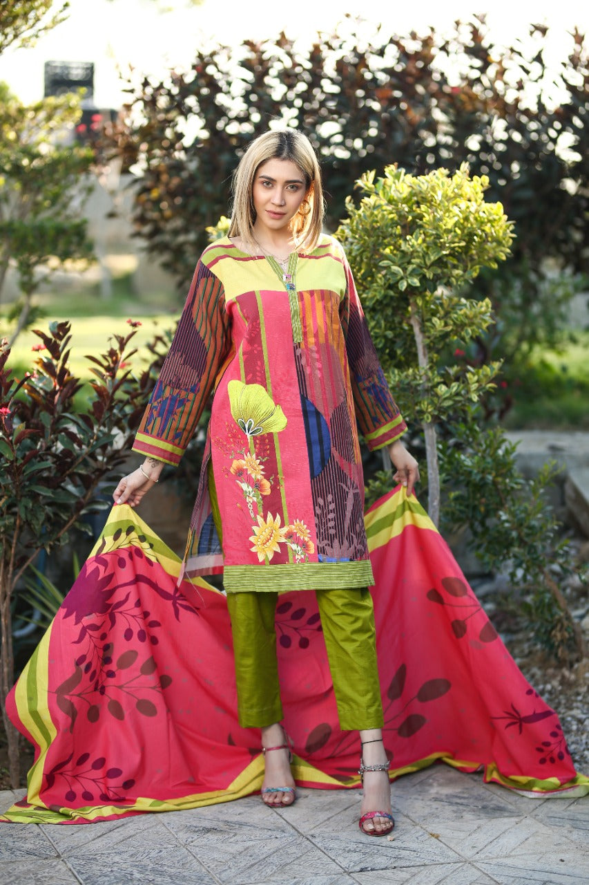 BOLD FLOWER DESIGN 3PC SUIT KHADAR WITH DARK GREEN TROUSER